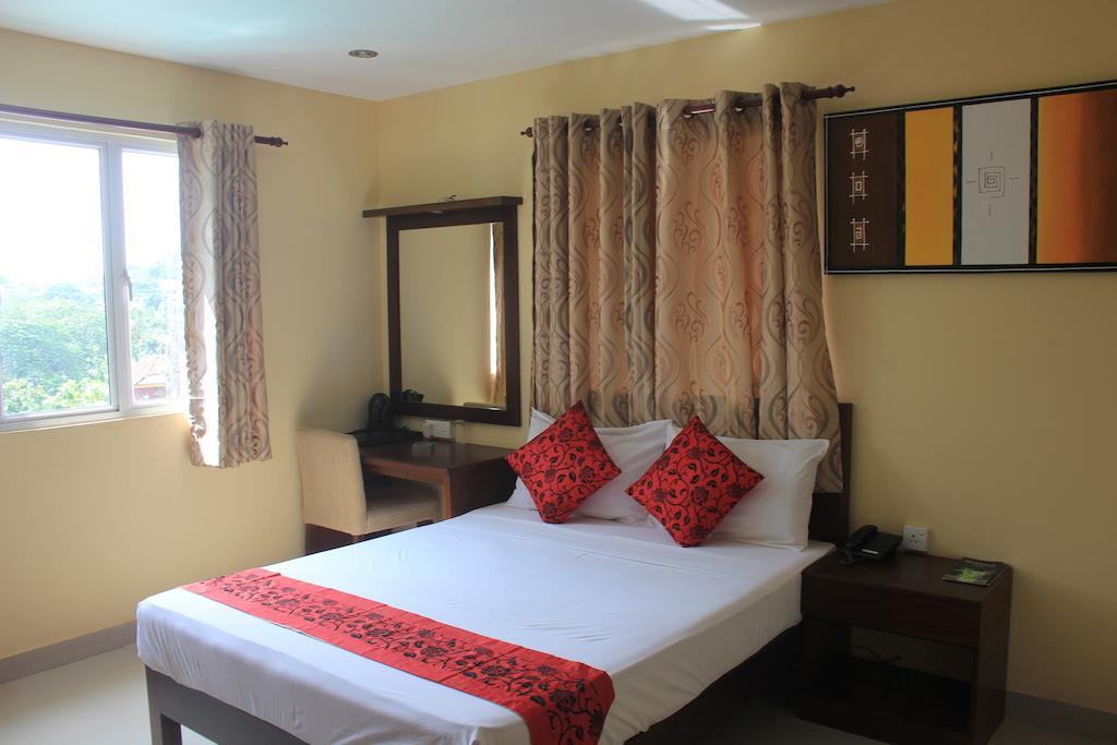 Grand 7 Hotel Thalawathugoda Talawatugoda Esterno foto